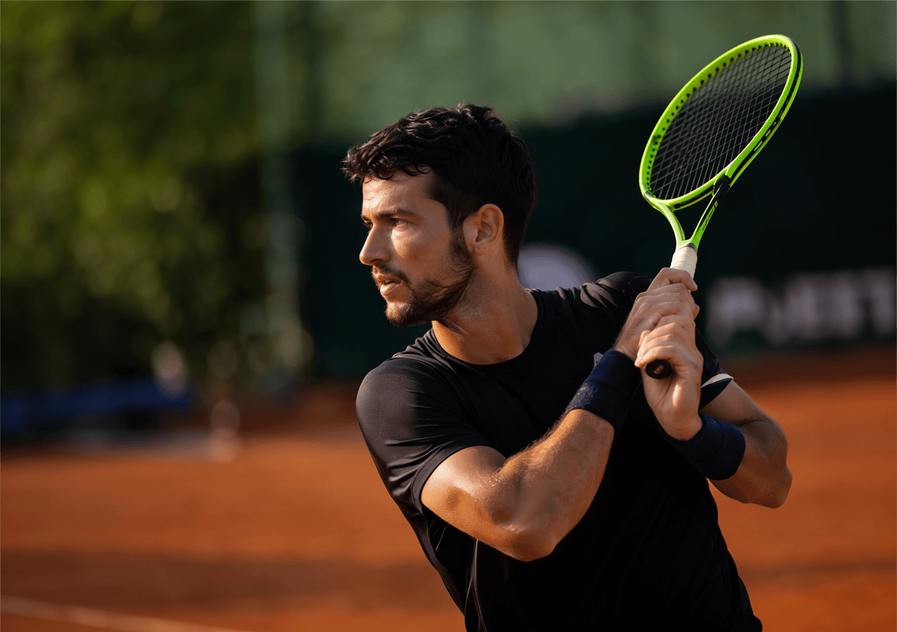 Tenista em treino